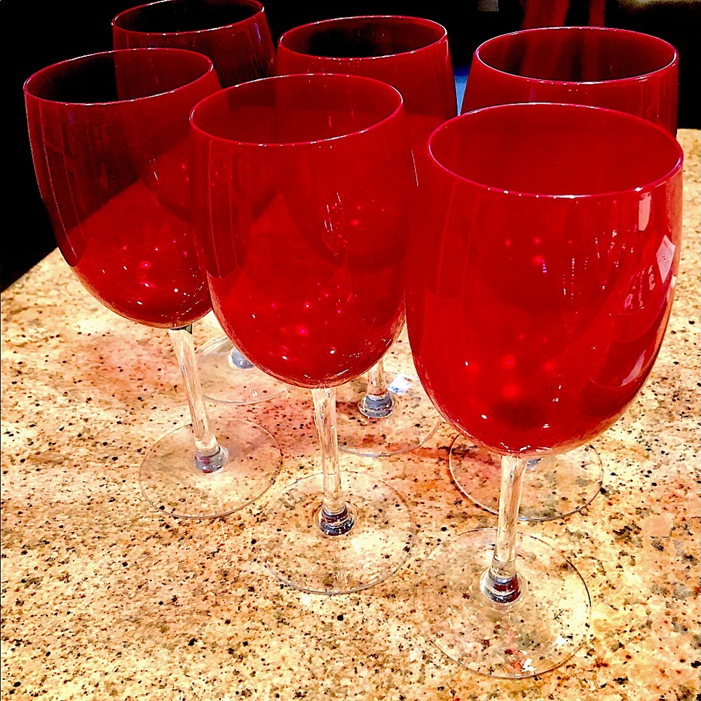 Set of 6 festive wine glasses